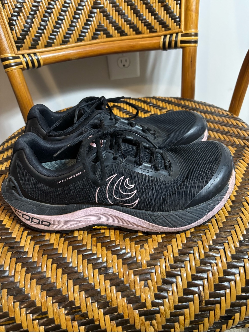 Topo Athletic MTN Racer 3 Black/Pink Trail Running Shoes Women's 9